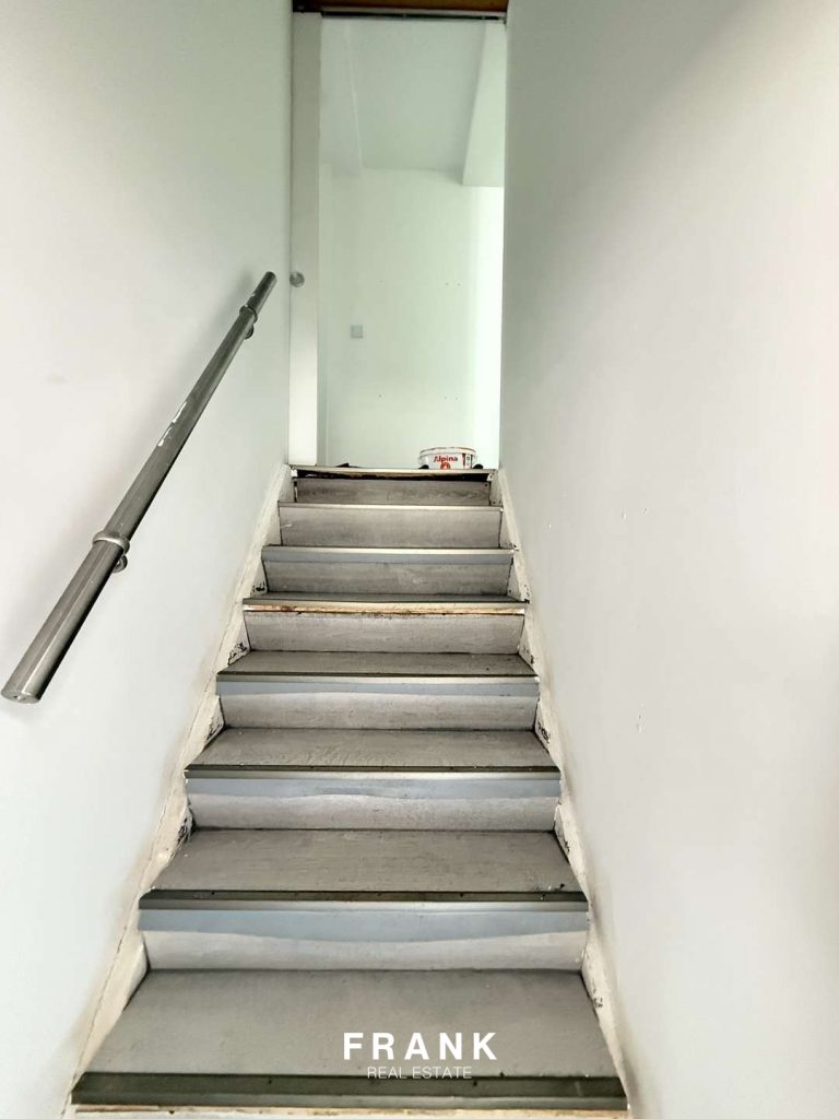 Treppe zu 1. OG