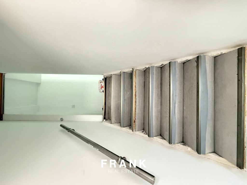 Treppe zu 1. OG