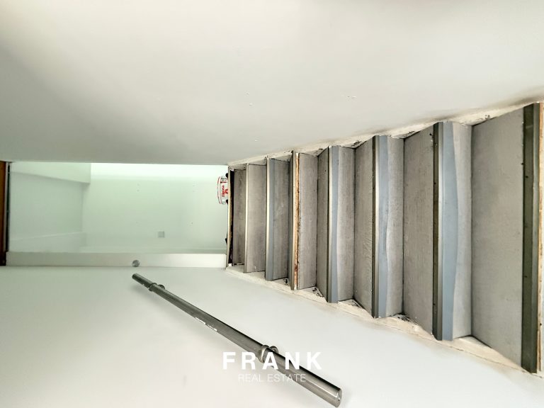 Treppe zu 1. OG